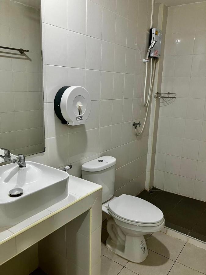 Pakdee House Hotell Udon Thani Exteriör bild