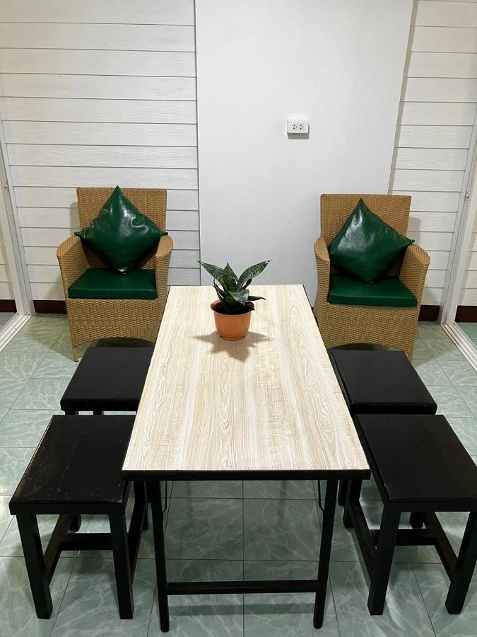 Pakdee House Hotell Udon Thani Exteriör bild