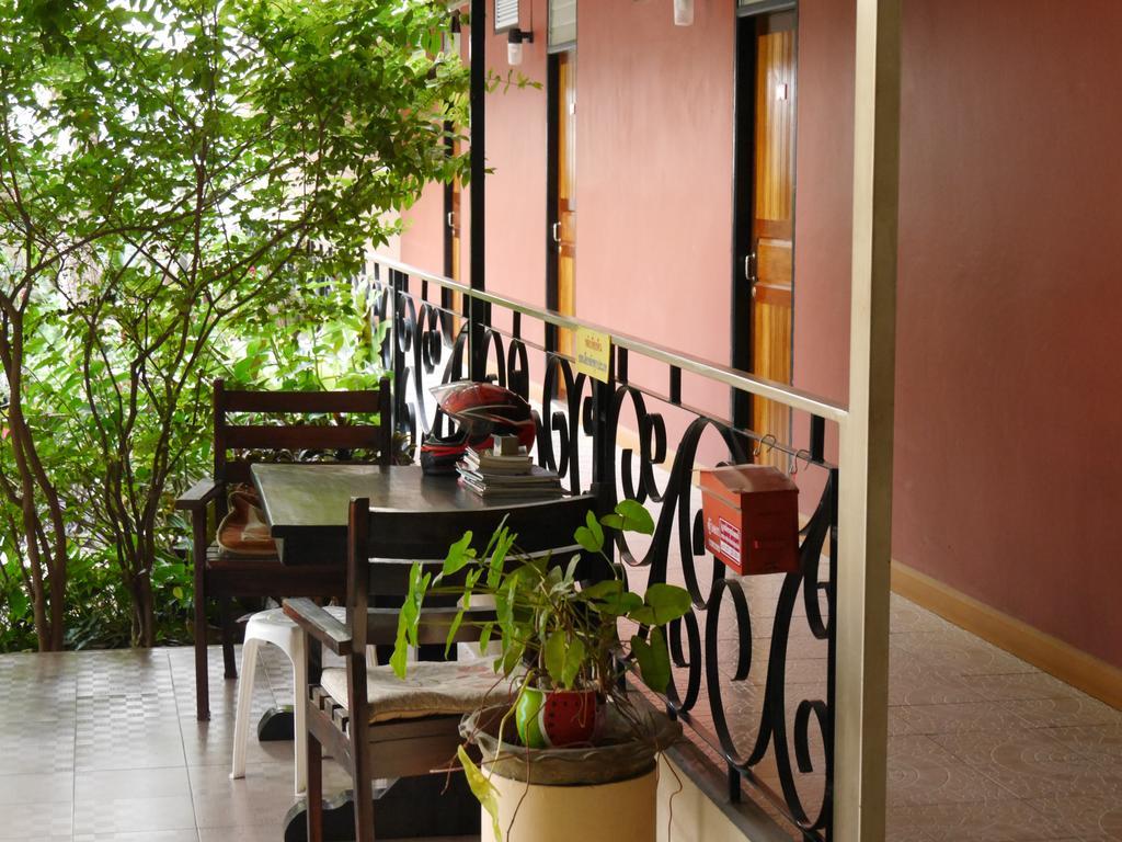 Pakdee House Hotell Udon Thani Exteriör bild