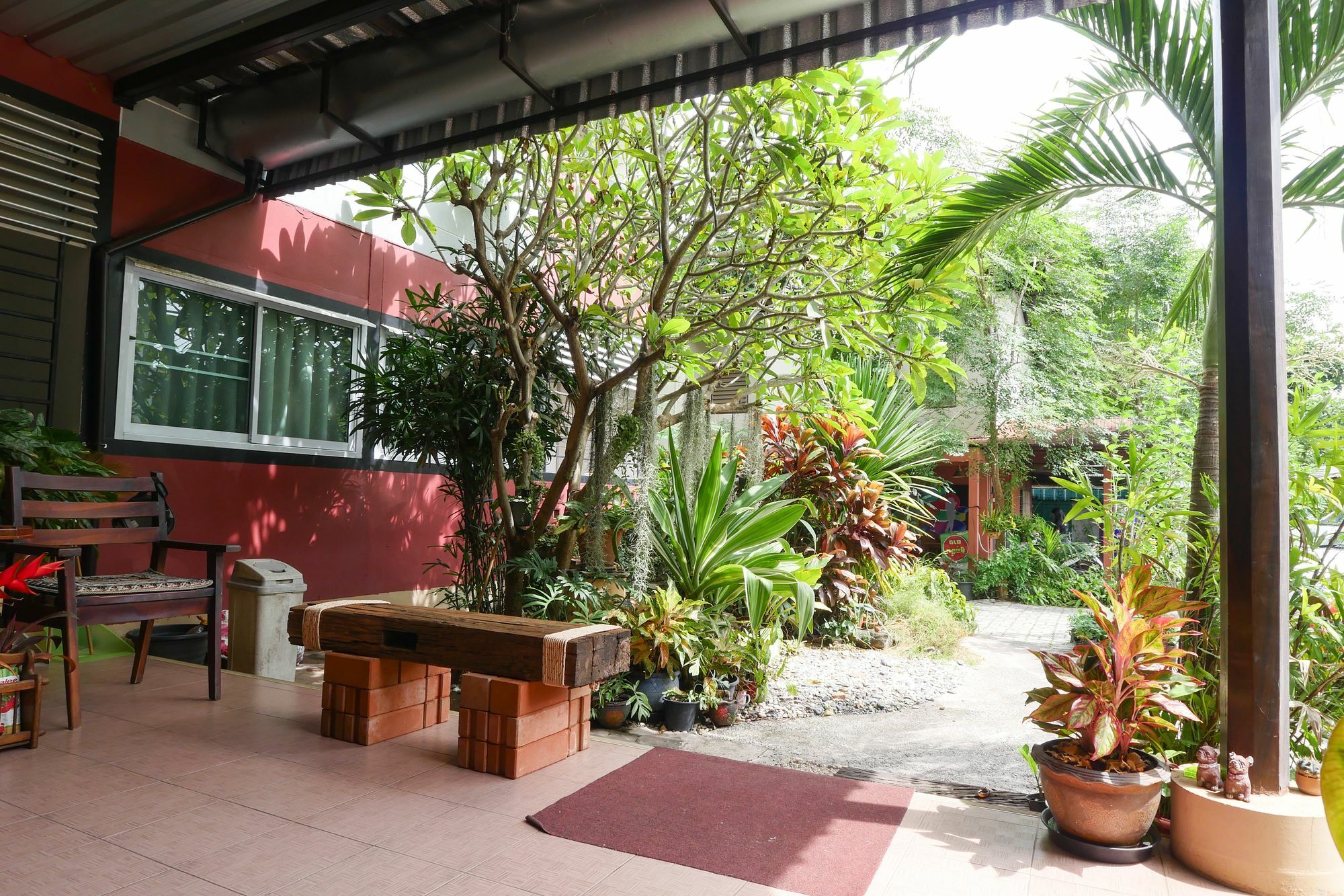Pakdee House Hotell Udon Thani Exteriör bild