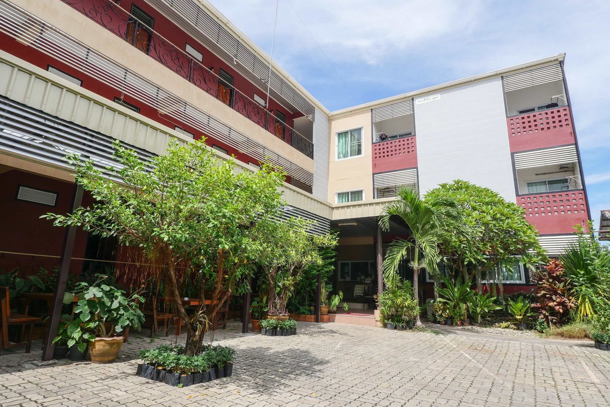 Pakdee House Hotell Udon Thani Exteriör bild