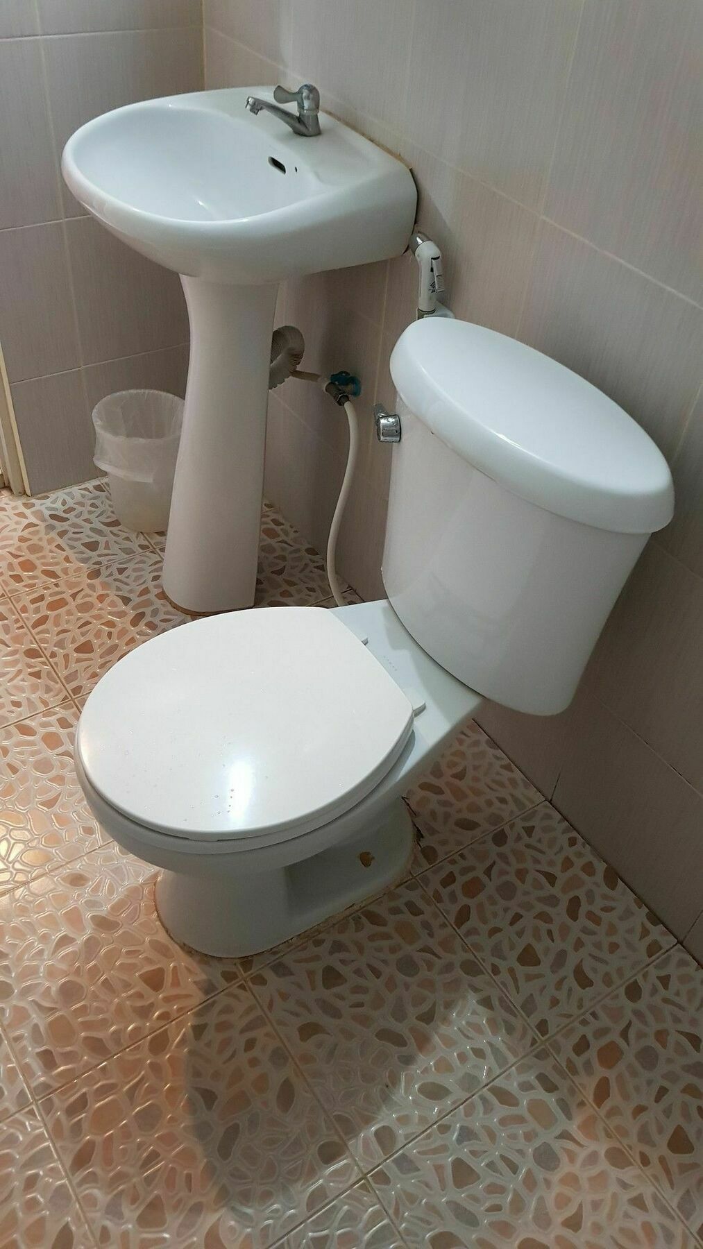 Pakdee House Hotell Udon Thani Exteriör bild